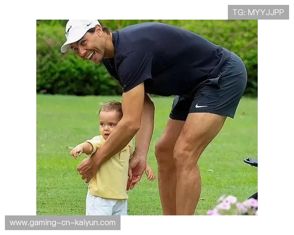 纳达尔儿子亮相训练场萌翻全网