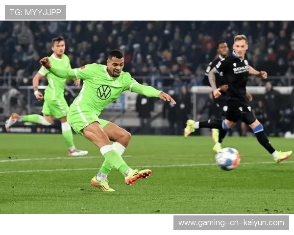 沃尔夫斯堡高位逼压让中路完全暴露