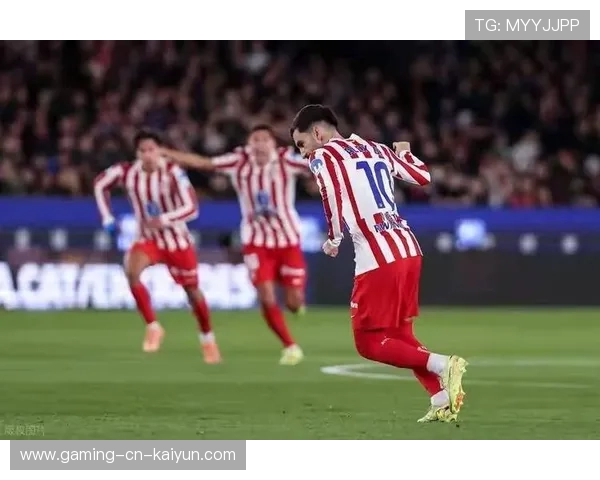 巴萨三人包夹断球瞬间转攻，佩德里直塞节奏完美